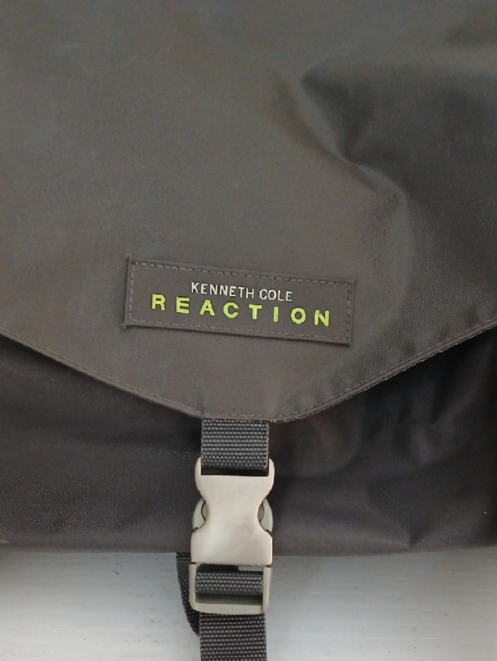 Kenneth Cole Reaction Black Duffel Bag - Picture 2 of 8